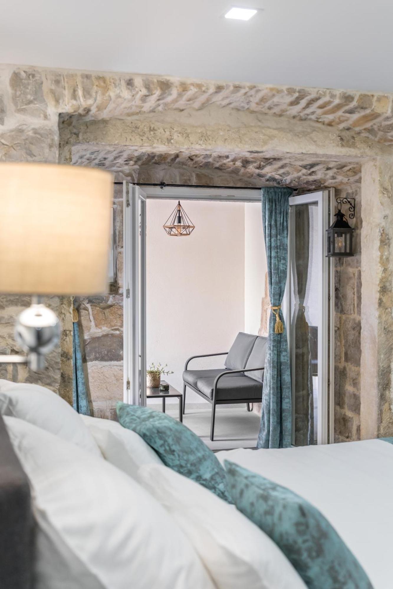 Heritage Apartman Geza In Centar With Private Parking Kaštela Exterior foto
