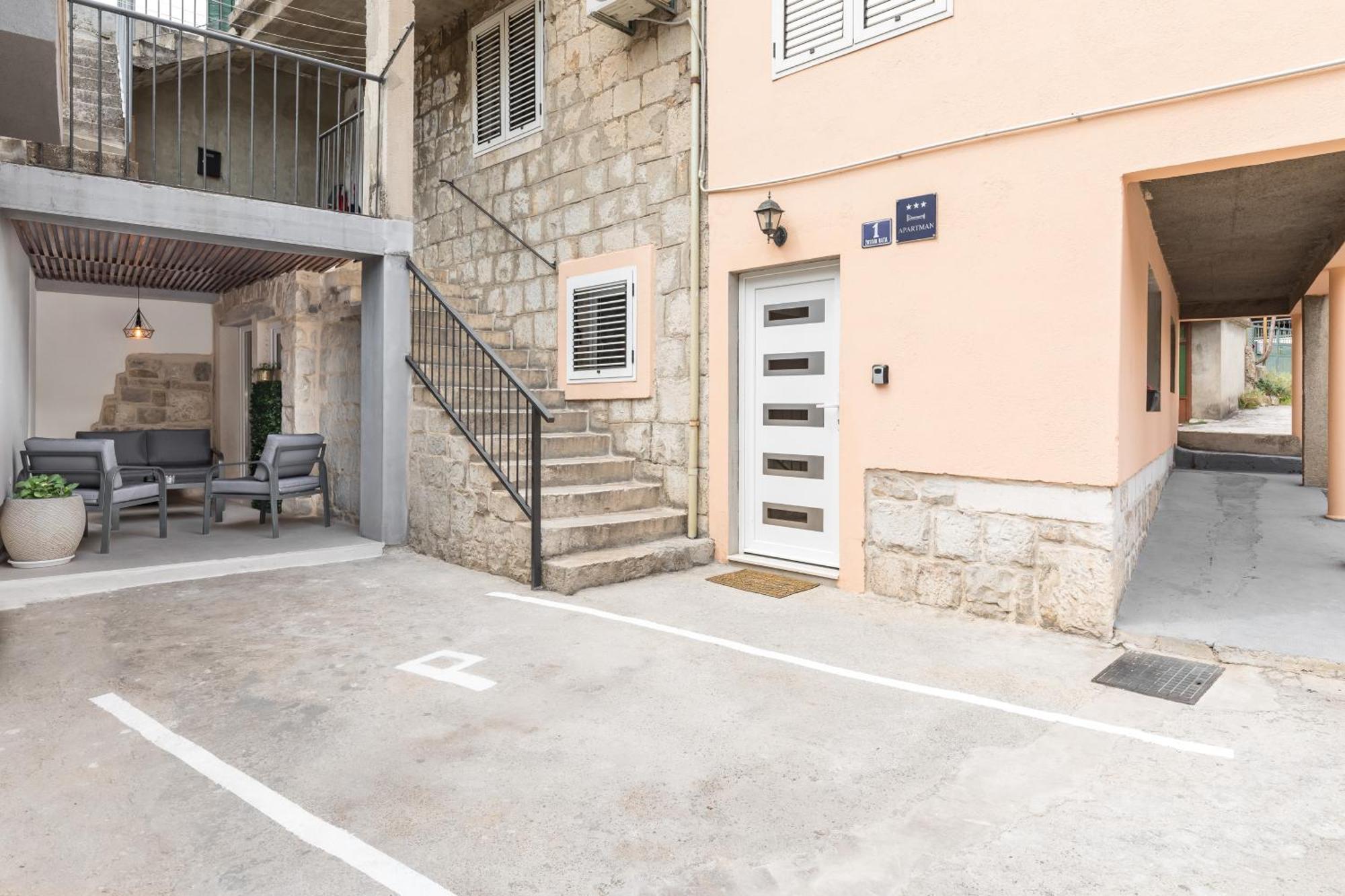 Heritage Apartman Geza In Centar With Private Parking Kaštela Exterior foto