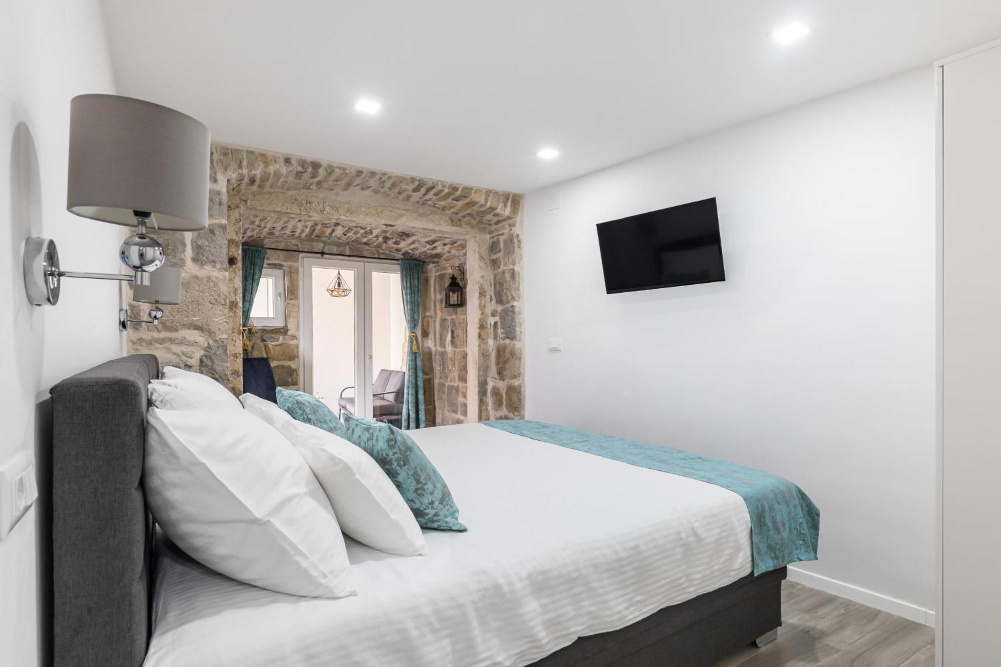 Heritage Apartman Geza In Centar With Private Parking Kaštela Exterior foto
