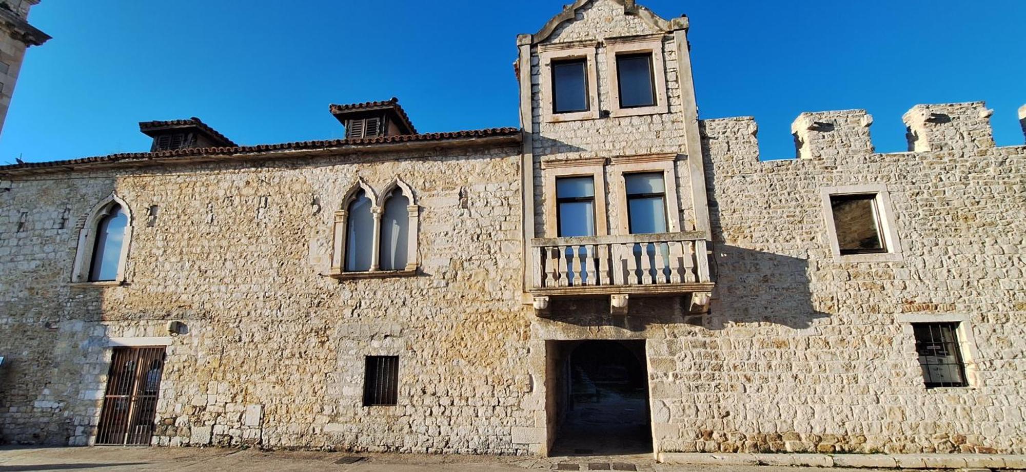 Heritage Apartman Geza In Centar With Private Parking Kaštela Exterior foto